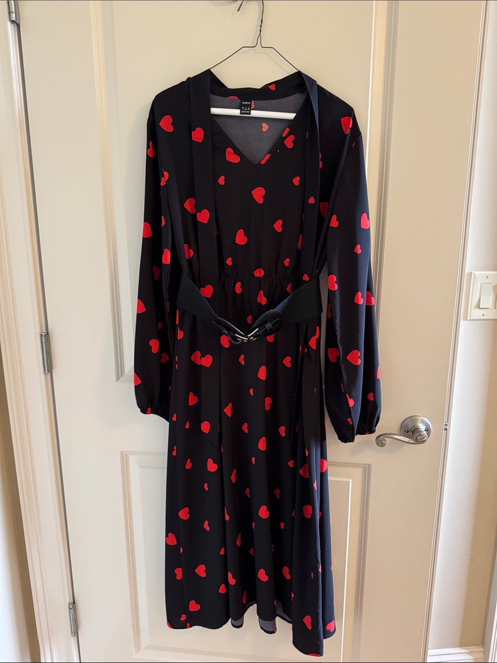 SHEIN Black Heart-Print Long Sleeve Midi Dress - Red Hearts. Large